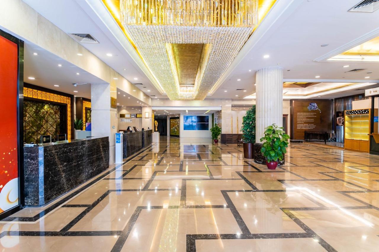 Fortune Hotel Guangzhou Exterior photo