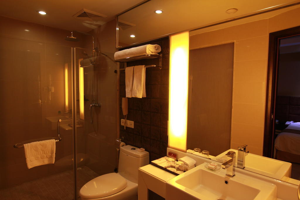 Fortune Hotel Guangzhou Exterior photo